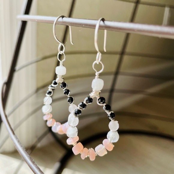 Pink Peruvian opal, white moonstone, black spinel and rose quartz hoop artisan - Picture 3 of 3